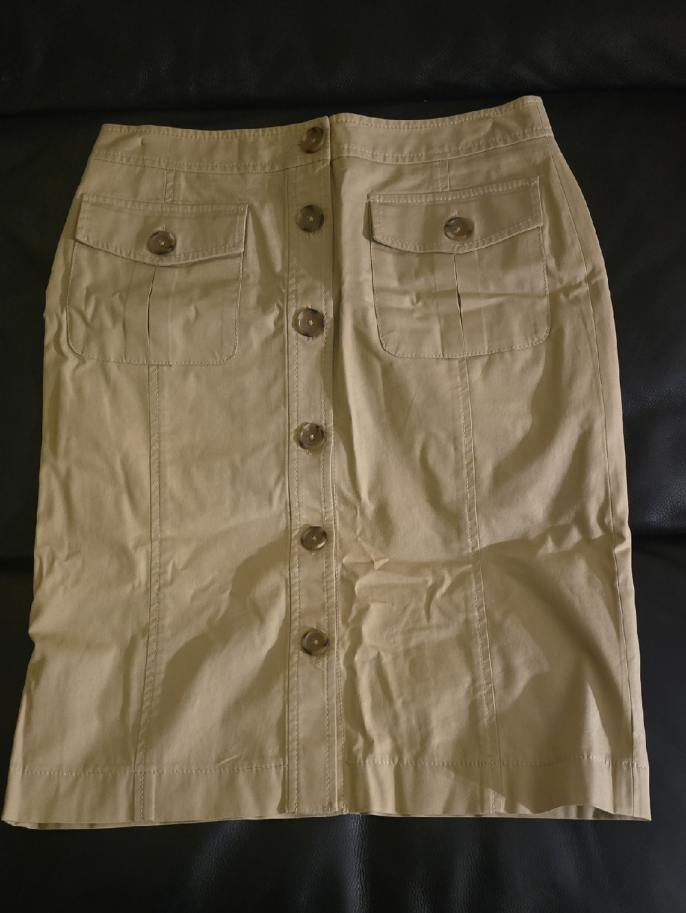 Banana Republic Tan Button-Front Pencil Skirt. Great cond. 8